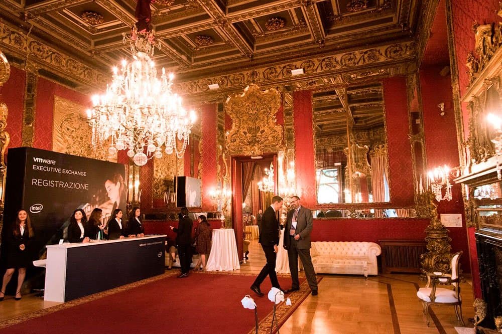 EFI обявява национален конкурс по красота с награда – пътуване до Рим и дефилиране в замък